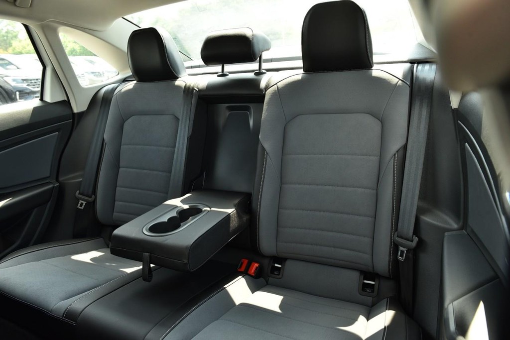 Volkswagen Jetta Vehicle Full-screen Gallery Image 23