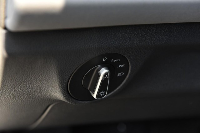 Volkswagen Jetta Vehicle Image 11