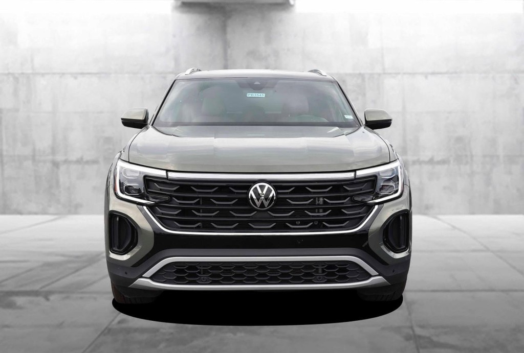 Volkswagen Atlas Cross Sport Vehicle Full-screen Gallery Image 4