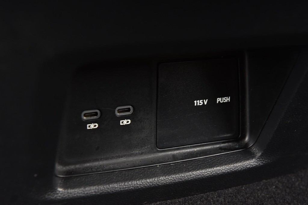 Volkswagen Atlas Cross Sport Vehicle Full-screen Gallery Image 24