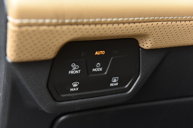 Volkswagen Atlas Cross Sport Vehicle Image 11