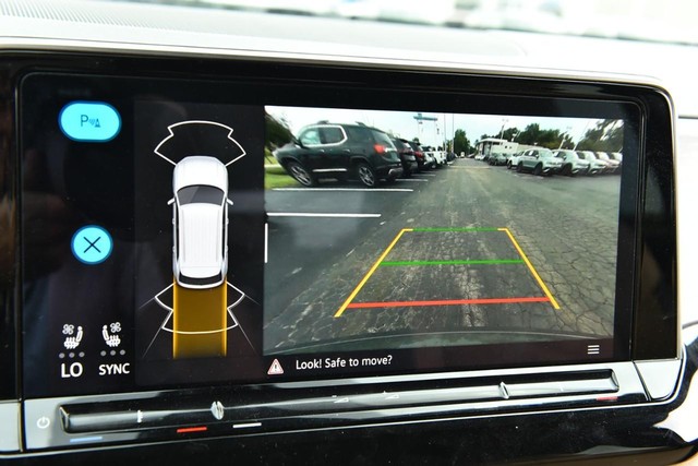 Volkswagen Atlas Cross Sport Vehicle Image 13