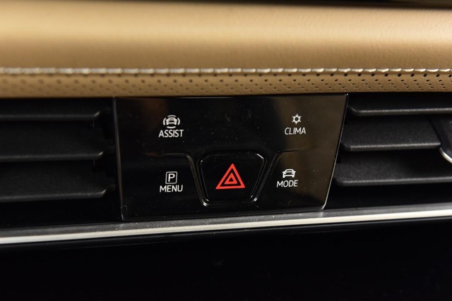 Volkswagen Atlas Cross Sport Vehicle Image 15
