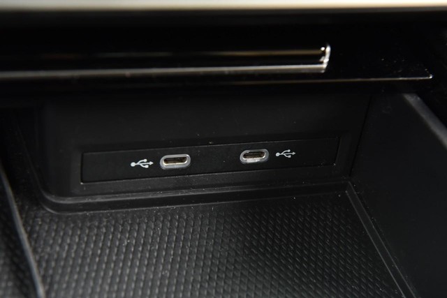 Volkswagen Atlas Cross Sport Vehicle Image 16