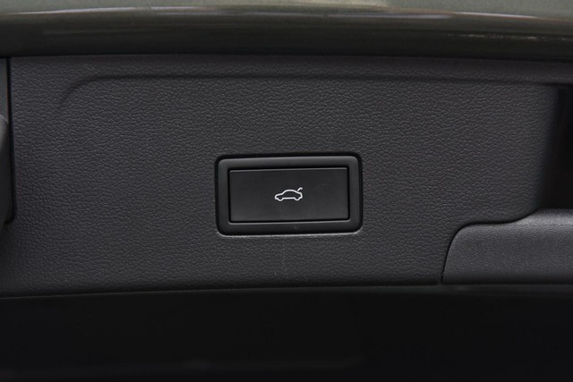 Volkswagen Atlas Cross Sport Vehicle Image 26