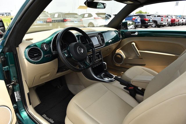 Volkswagen Beetle Convertible Vehicle Image 07