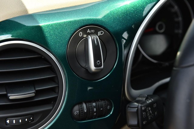 Volkswagen Beetle Convertible Vehicle Image 12