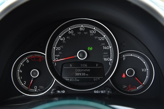 Volkswagen Beetle Convertible Vehicle Image 13