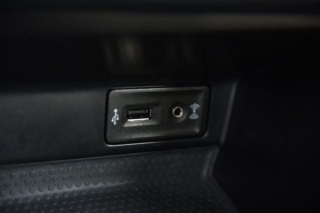 Volkswagen Beetle Convertible Vehicle Image 17