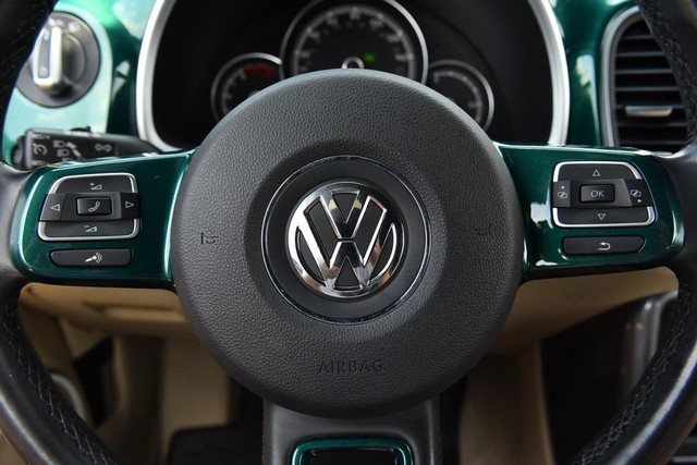Volkswagen Beetle Convertible Vehicle Image 19