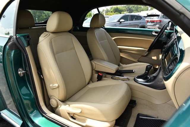 Volkswagen Beetle Convertible Vehicle Image 21