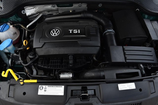Volkswagen Beetle Convertible Vehicle Image 24