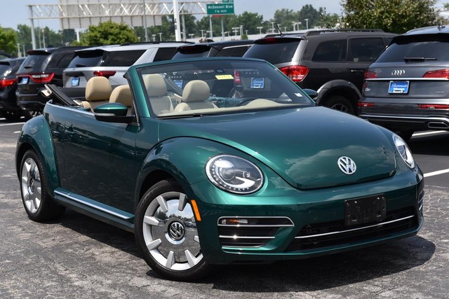 Volkswagen Beetle Convertible Vehicle Image 25