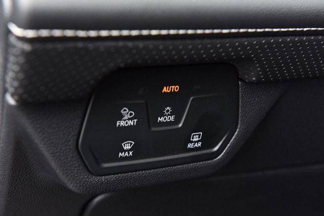 Volkswagen Atlas Cross Sport Vehicle Image 11