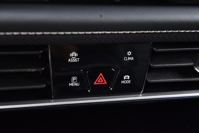 Volkswagen Atlas Cross Sport Vehicle Image 15