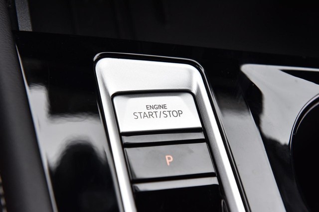 Volkswagen Atlas Cross Sport Vehicle Image 17