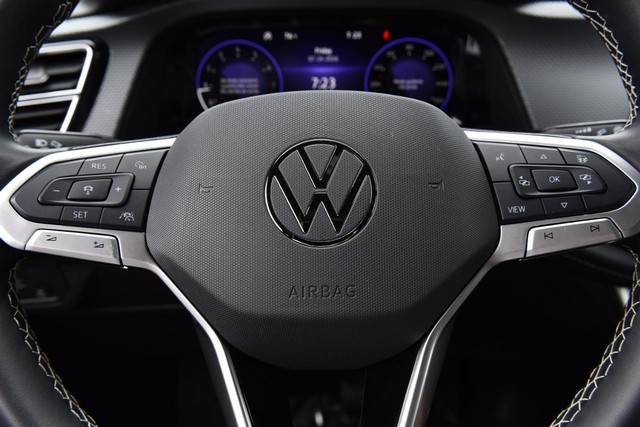 Volkswagen Atlas Cross Sport Vehicle Image 18