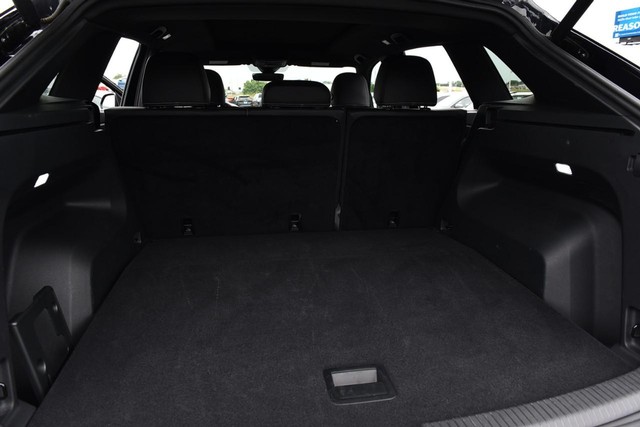 Volkswagen Atlas Cross Sport Vehicle Image 25