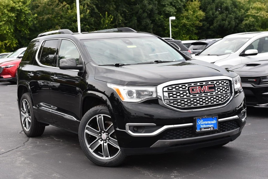 GMC Acadia Vehicle Full-screen Gallery Image 02
