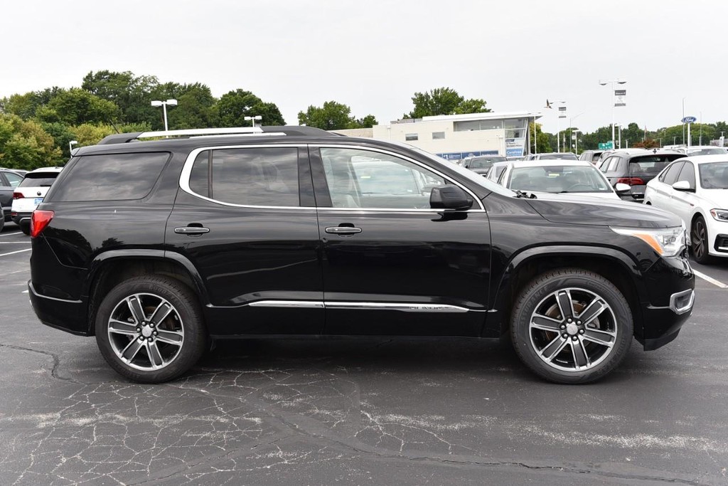GMC Acadia Vehicle Full-screen Gallery Image 05