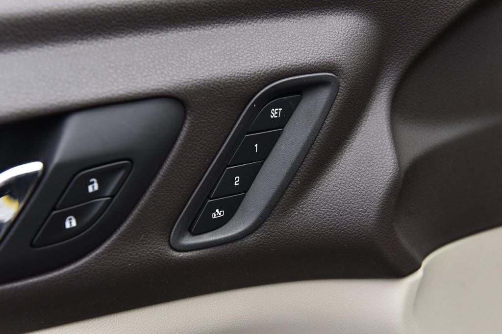 GMC Acadia Vehicle Full-screen Gallery Image 11