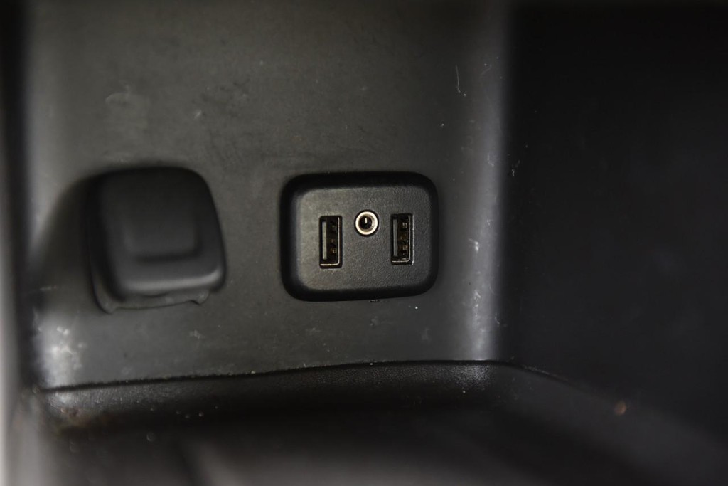 GMC Acadia Vehicle Full-screen Gallery Image 18