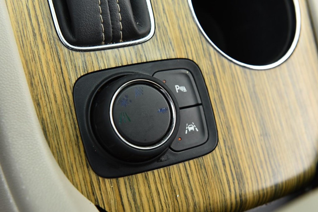 GMC Acadia Vehicle Full-screen Gallery Image 19