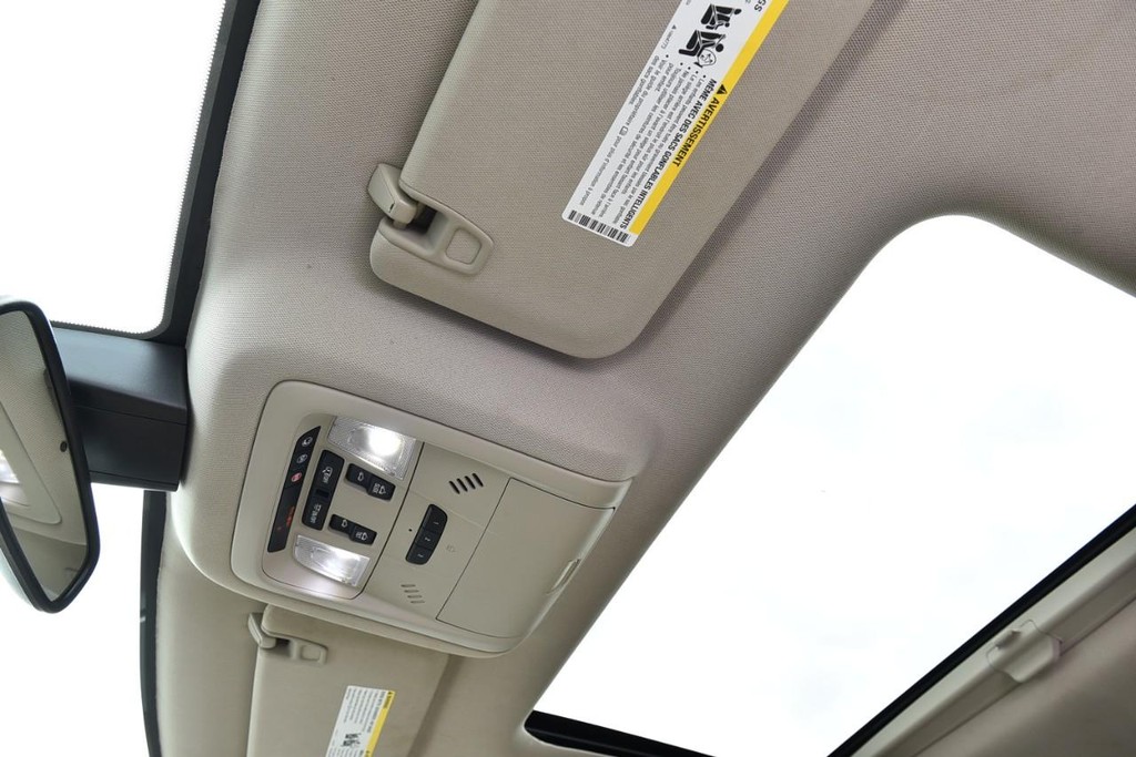GMC Acadia Vehicle Full-screen Gallery Image 24