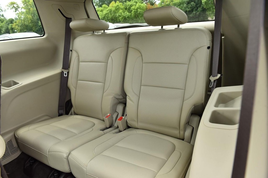GMC Acadia Vehicle Full-screen Gallery Image 29
