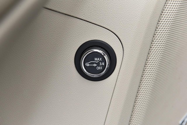GMC Acadia Vehicle Image 09