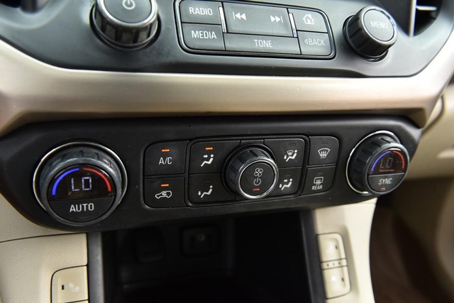 GMC Acadia Vehicle Image 16