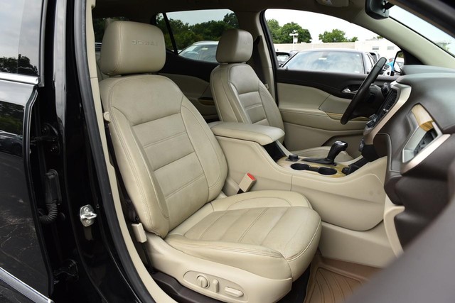 GMC Acadia Vehicle Image 23
