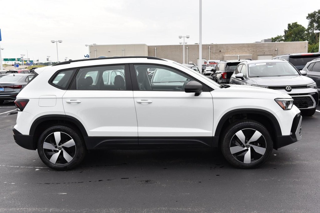 Volkswagen Taos Vehicle Full-screen Gallery Image 5