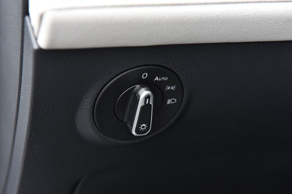 Volkswagen Taos Vehicle Full-screen Gallery Image 10
