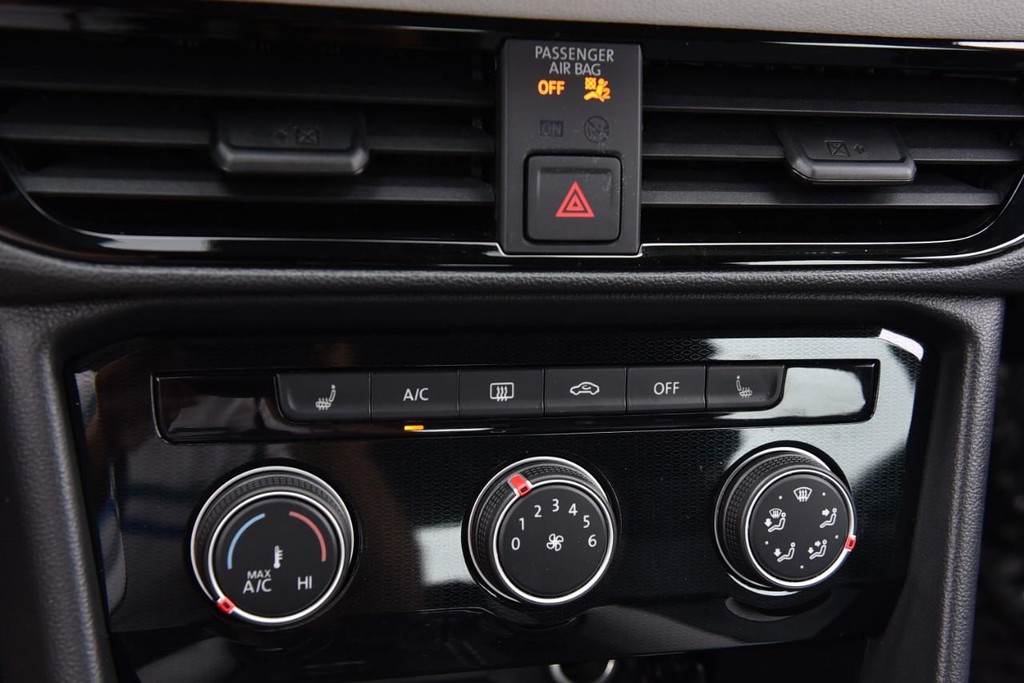 Volkswagen Taos Vehicle Full-screen Gallery Image 14