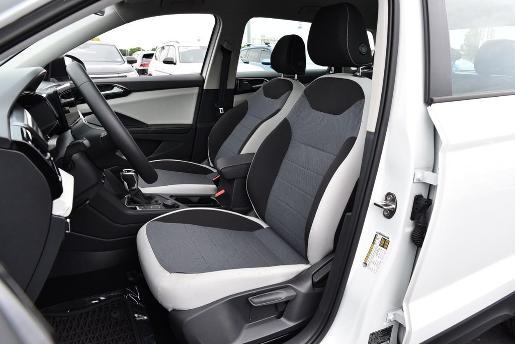 Volkswagen Taos Vehicle Full-screen Gallery Image 19