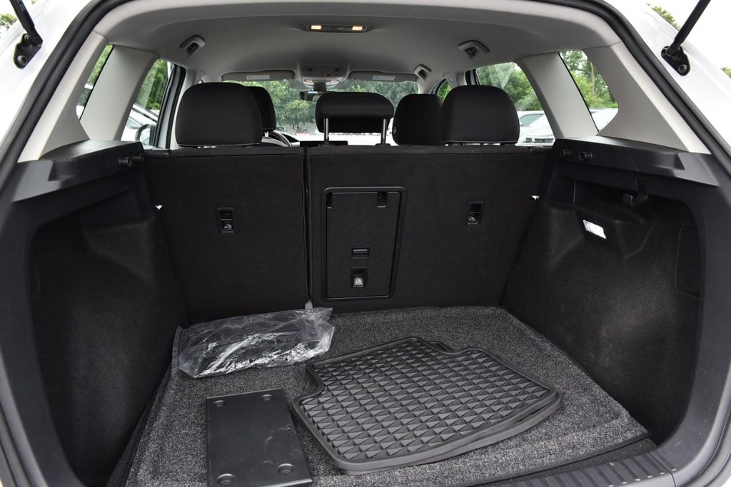 Volkswagen Taos Vehicle Full-screen Gallery Image 22