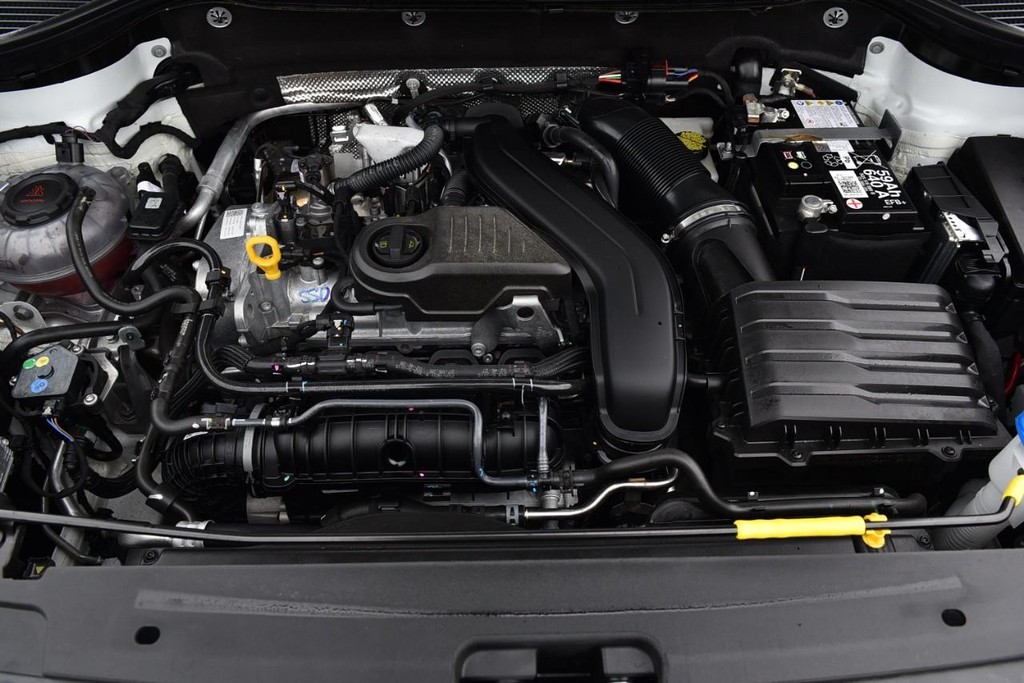 Volkswagen Taos Vehicle Full-screen Gallery Image 23