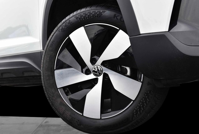 Volkswagen Taos Vehicle Image 03
