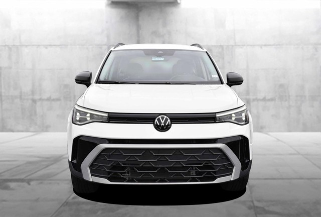 Volkswagen Taos Vehicle Image 04
