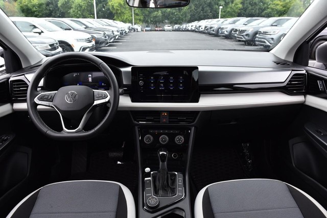 Volkswagen Taos Vehicle Image 07