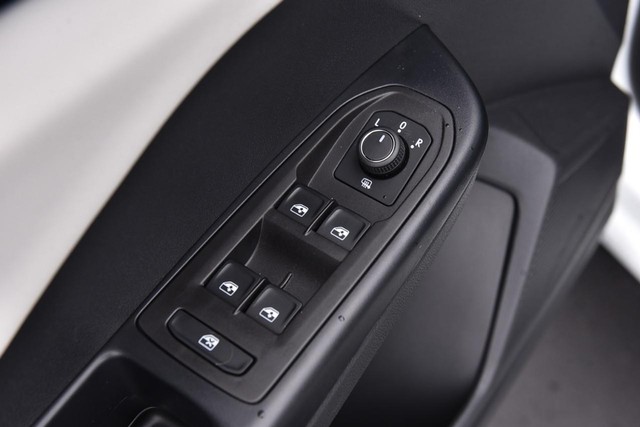 Volkswagen Taos Vehicle Image 08