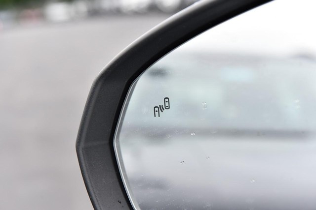 Volkswagen Taos Vehicle Image 09
