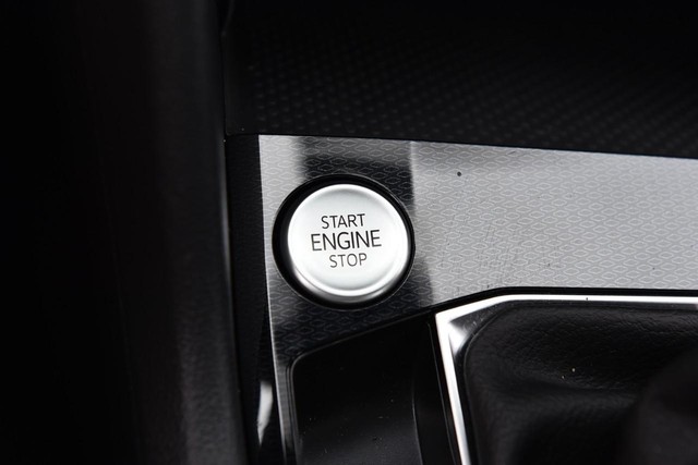 Volkswagen Taos Vehicle Image 16