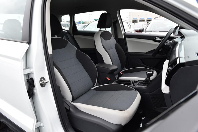 Volkswagen Taos Vehicle Image 20