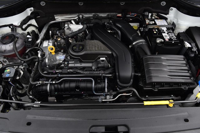 Volkswagen Taos Vehicle Image 23