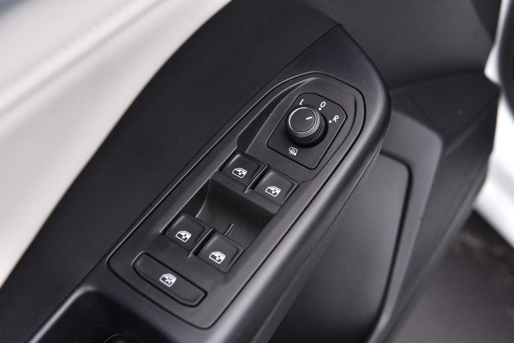 Volkswagen Taos Vehicle Full-screen Gallery Image 8
