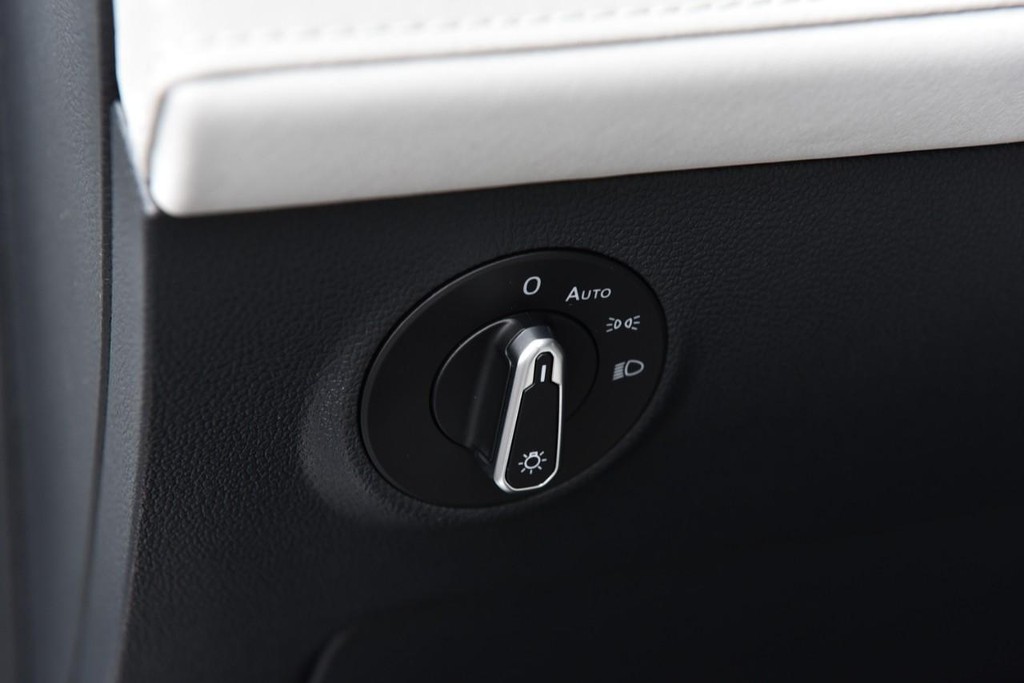 Volkswagen Taos Vehicle Full-screen Gallery Image 10