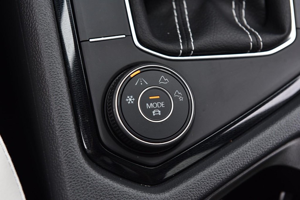 Volkswagen Taos Vehicle Full-screen Gallery Image 18