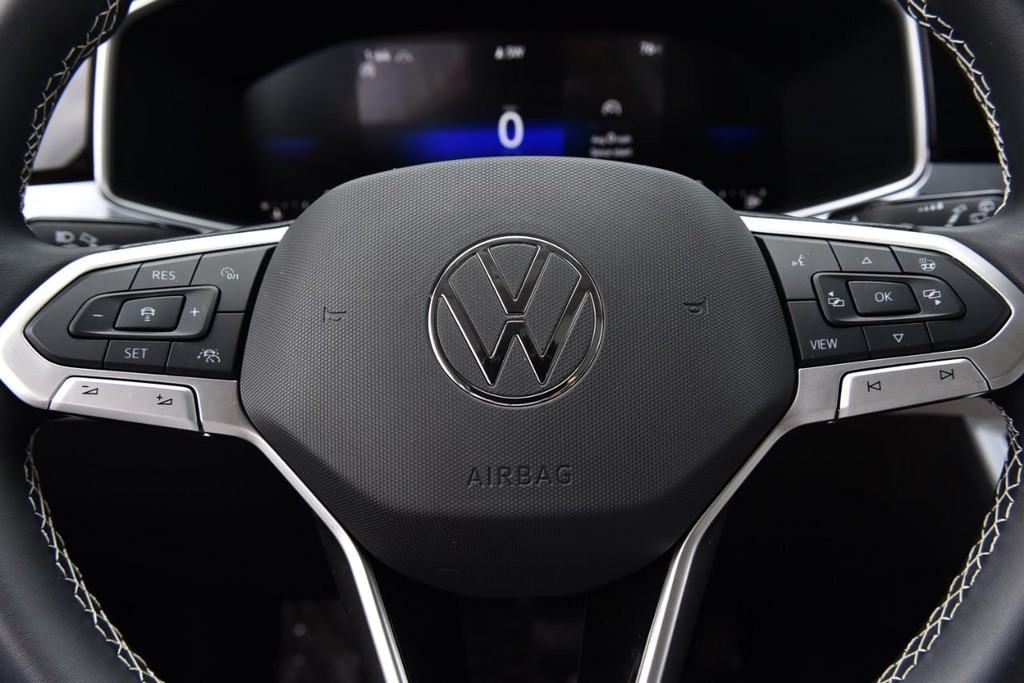 Volkswagen Taos Vehicle Full-screen Gallery Image 19